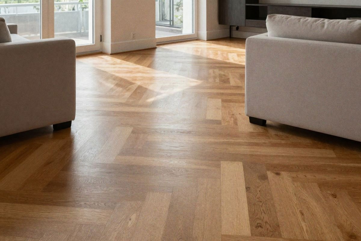 Imagen ilustrativa: salón con parquet flotante en zona de alto tránsito